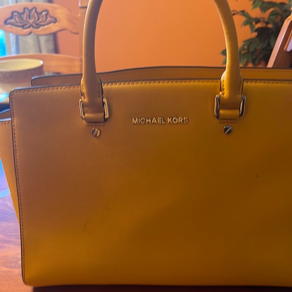 Authentic Michael Kors tote. Like new. Slightly worn